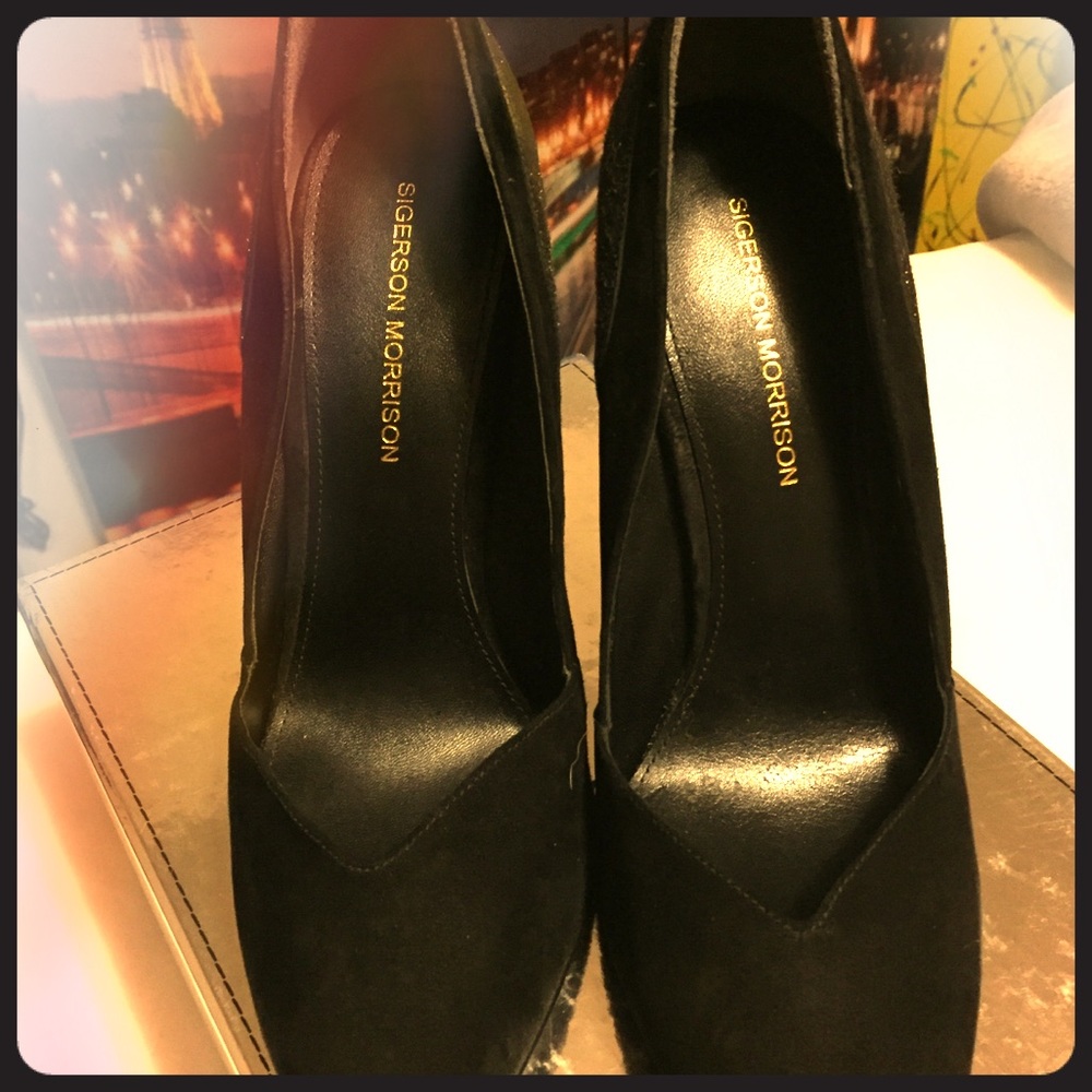 Sigerson Morrison black and gold leather heels